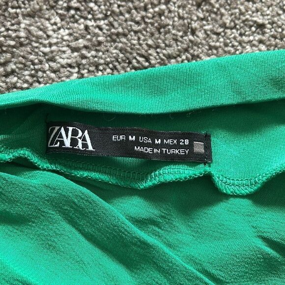 Zara Cropped flowy green satin tank top with open back - Picture 7 of 10